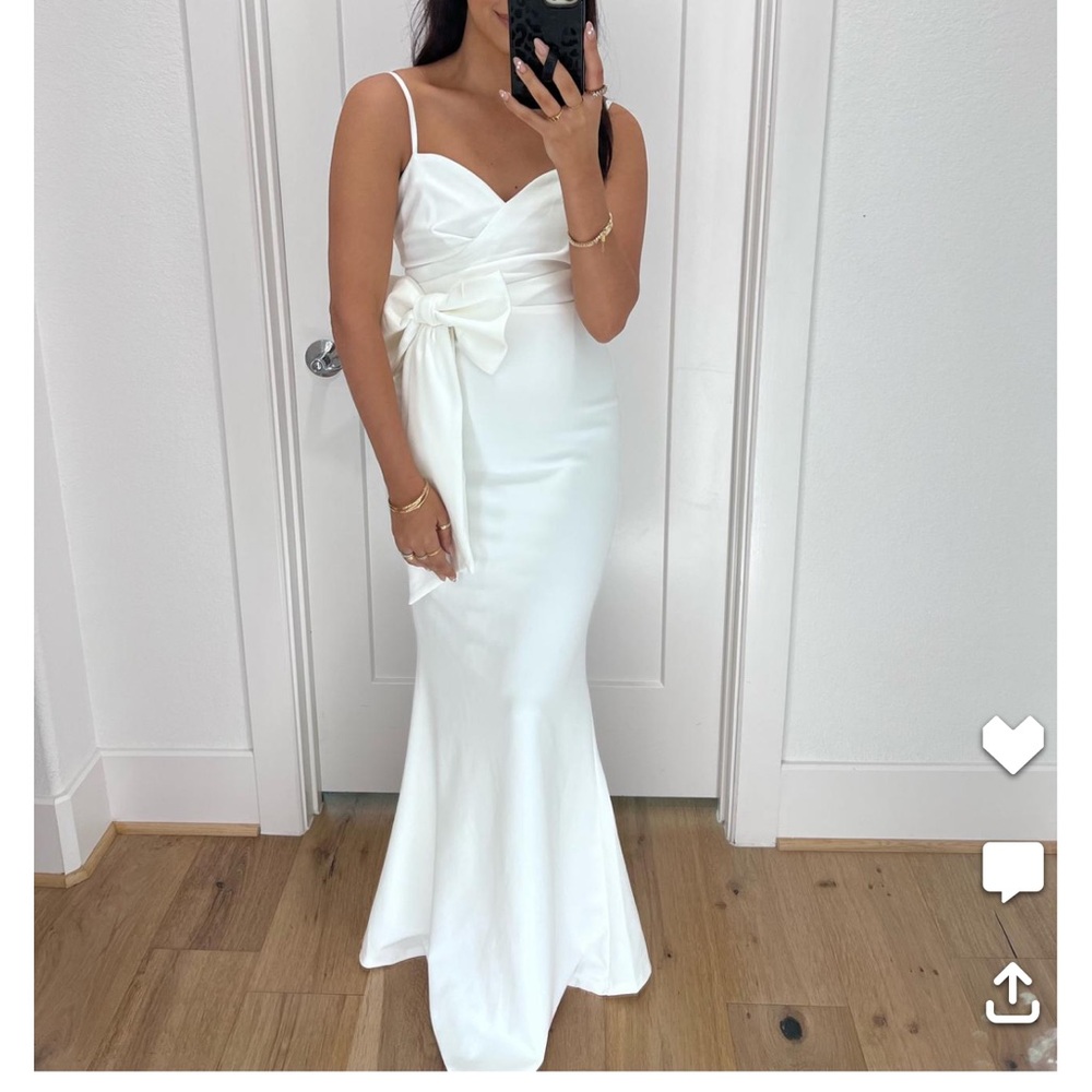 White bow dress! Size small!